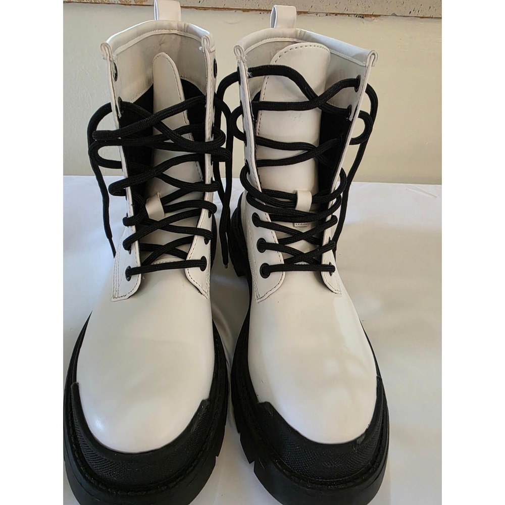 White Combat Boots Black Contrast Lug Sole Lace Up High Top Women's Size 7